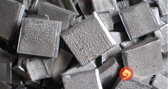 5月期鎳連續(xù)第三個月下跌,周四觸及去年6月來最低水準每噸8,810美元,今年迄今下跌12%,是跌幅最大的主要基本金屬。